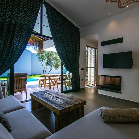 Region Random Villas By Lookbookholiday Villa
